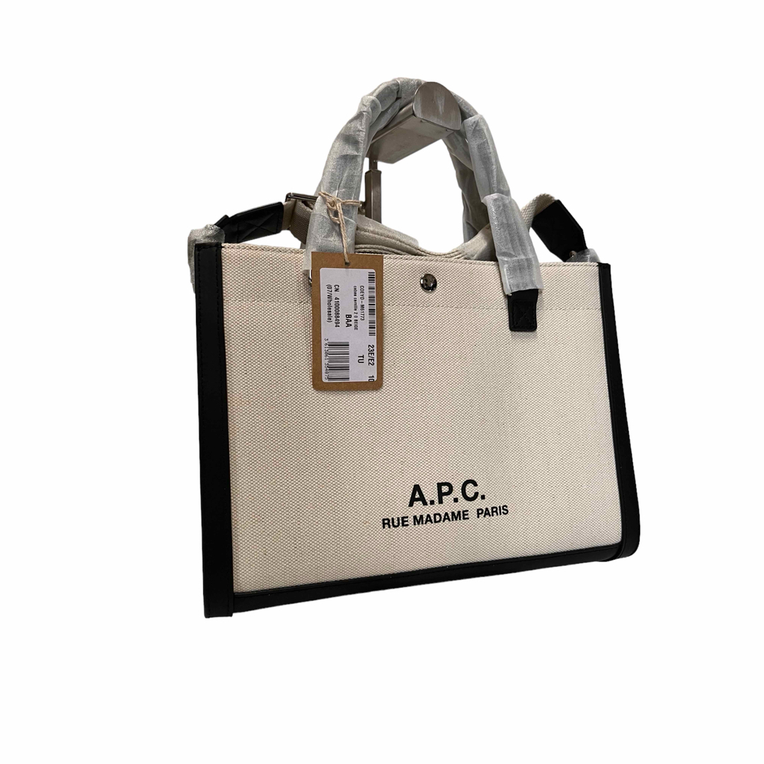 A.P.C(アーペーセー)の【新品美品】A.P.C アーペーセー　トートバック　女性バック　プレゼント レディースのバッグ(トートバッグ)の商品写真