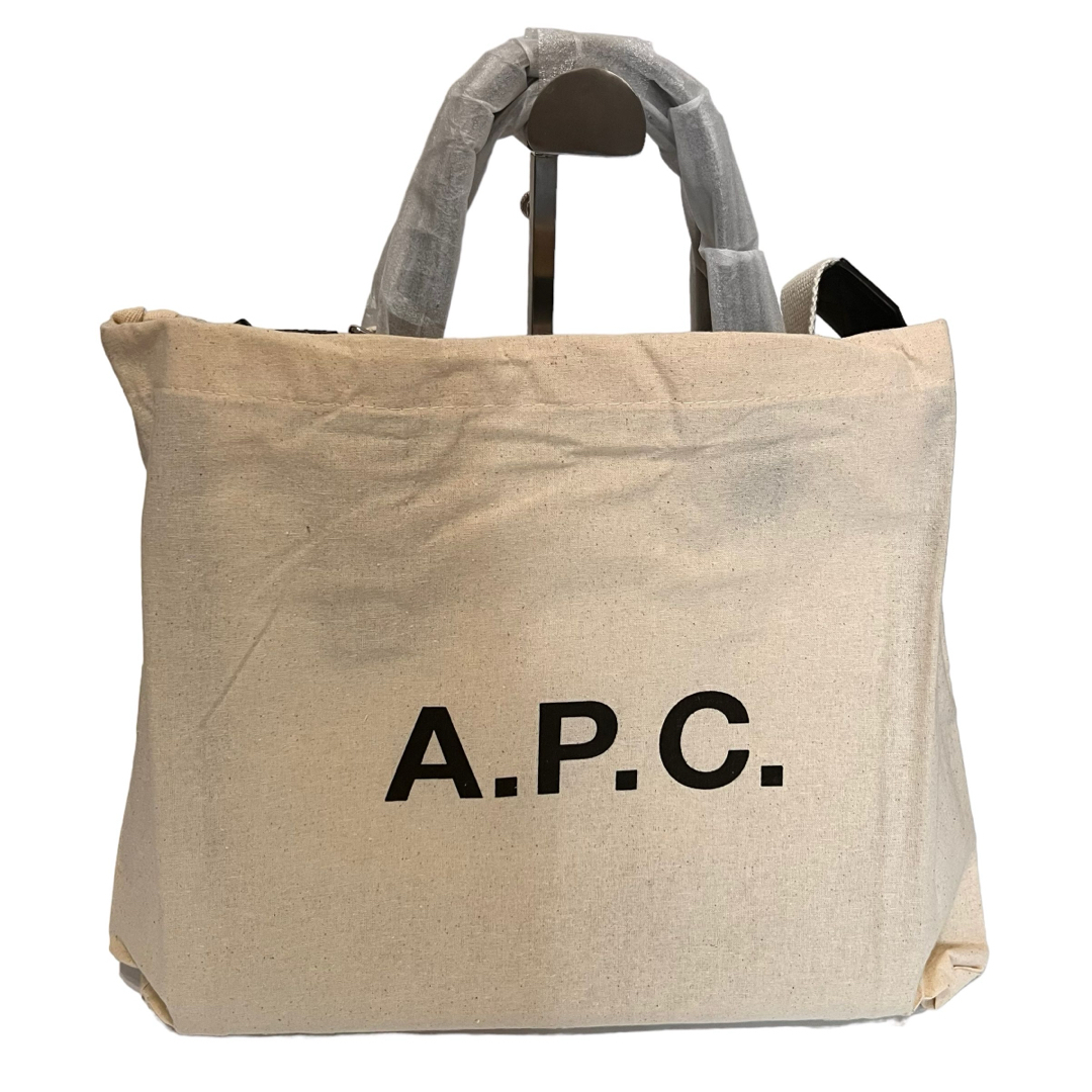 A.P.C(アーペーセー)の【新品美品】A.P.C アーペーセー　トートバック　女性バック　プレゼント レディースのバッグ(トートバッグ)の商品写真