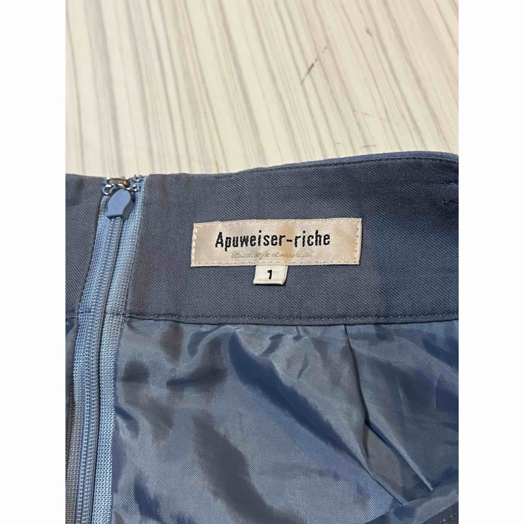 Apuweiser-riche(アプワイザーリッシェ)のフレアスカート　ベルトスカート　フェイクスエード　ブルー　ブルー系　ベルト付き レディースのスカート(ひざ丈スカート)の商品写真