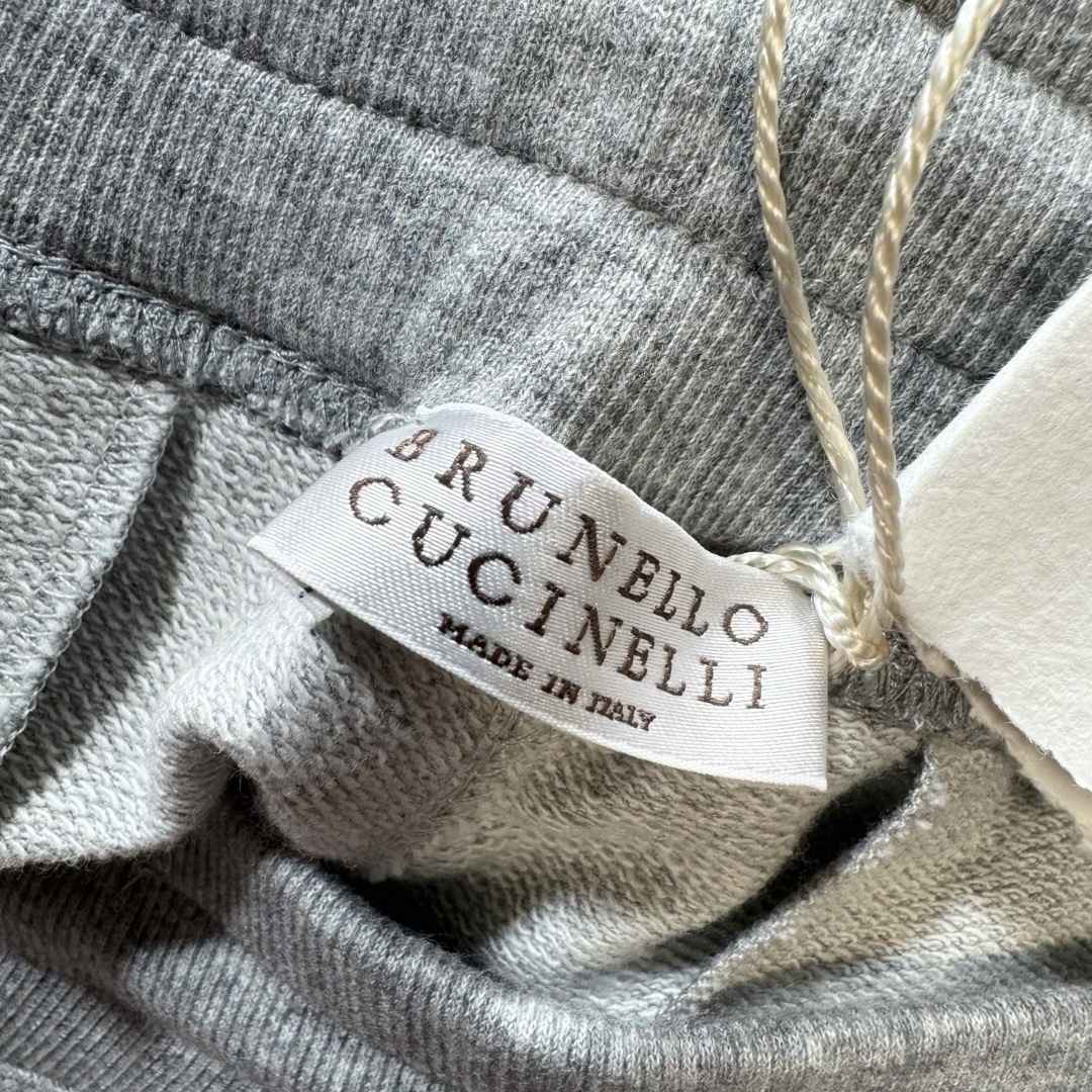 BRUNELLO CUCINELLI(ブルネロクチネリ)のK47★未使用★極上スウェットパンツ ブルネロクチネリ ジョガーパンツ グレー メンズのパンツ(その他)の商品写真