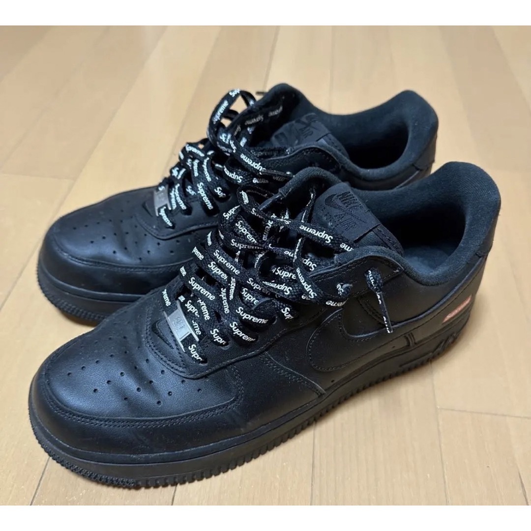 NIKE(ナイキ)のエアフォース　supreme ブラック　27.0 メンズの靴/シューズ(スニーカー)の商品写真