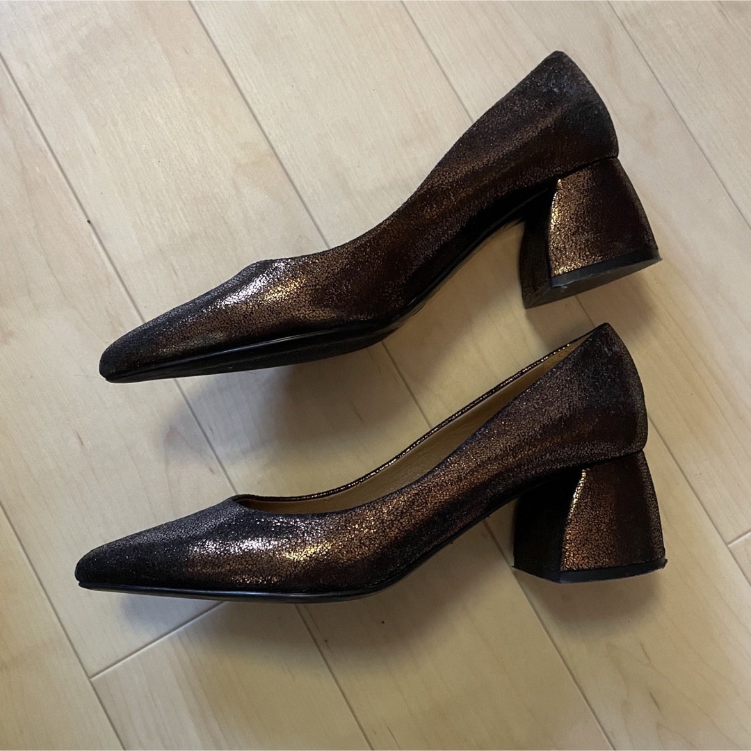 イタリア製パンプス カッパーゴールド ブロンズ 24.5 レディースの靴/シューズ(ハイヒール/パンプス)の商品写真