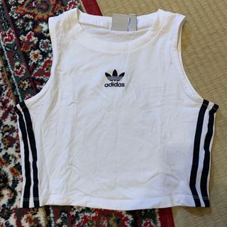 adidas トップス(トレーニング用品)