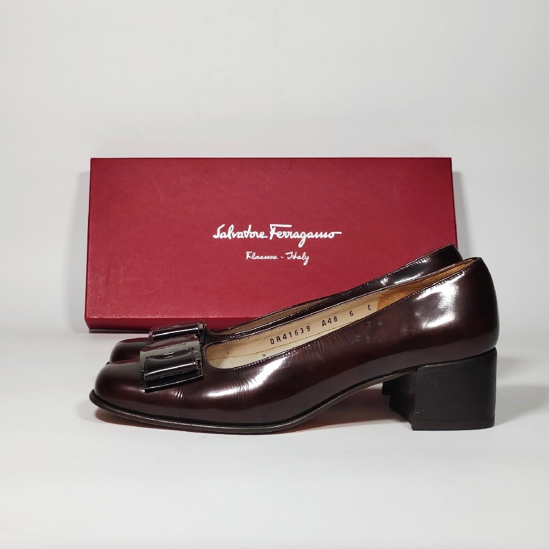 【美品】Ferragamo スクエアトゥ ヴァラヒールパンプス エナメルレザーハイヒール/パンプス