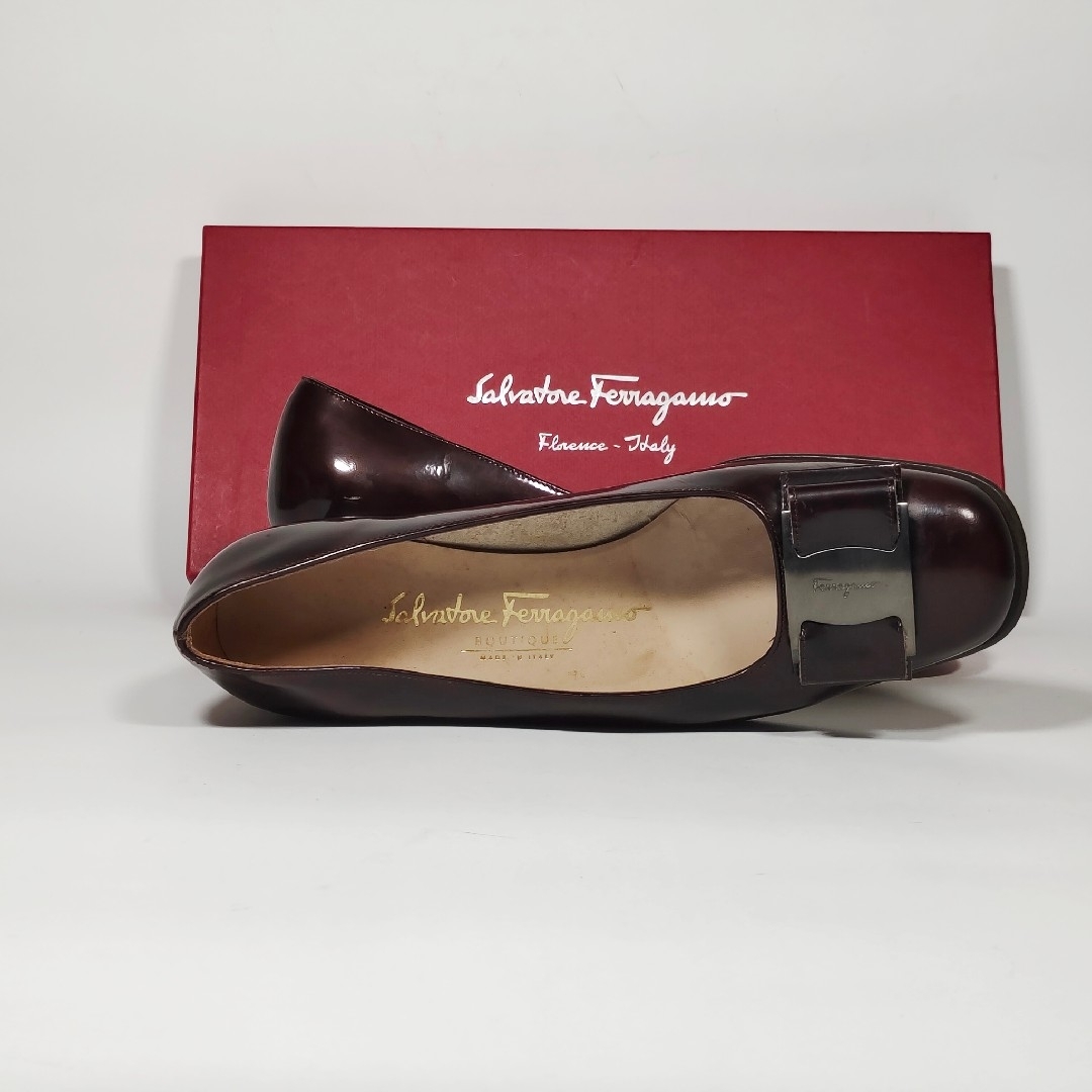 【美品】Ferragamo スクエアトゥ ヴァラヒールパンプス エナメルレザーハイヒール/パンプス