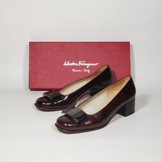 サルヴァトーレフェラガモ(Salvatore Ferragamo)の【美品】Ferragamo スクエアトゥ ヴァラヒールパンプス エナメルレザー(ハイヒール/パンプス)