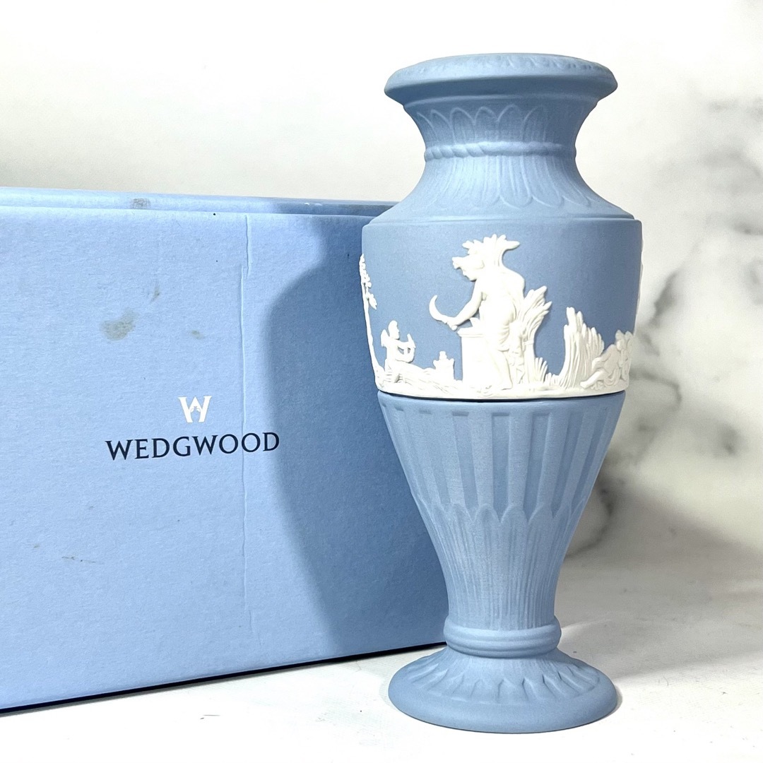 WEDGWOOD(ウェッジウッド)の【新品未使用】WEDGWOOD ジャスパーウェア ペールブルー フルーテッド花瓶 インテリア/住まい/日用品のインテリア小物(花瓶)の商品写真