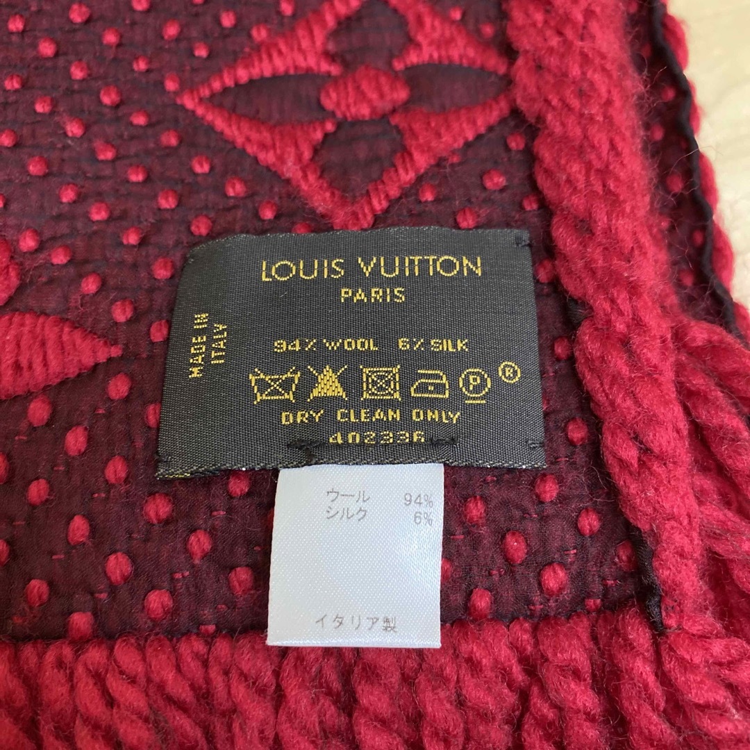 LOUIS VUITTON(ルイヴィトン)のルイヴィトン マフラー　エシャルプ　ロゴマニア　レッド　赤 レディースのファッション小物(マフラー/ショール)の商品写真