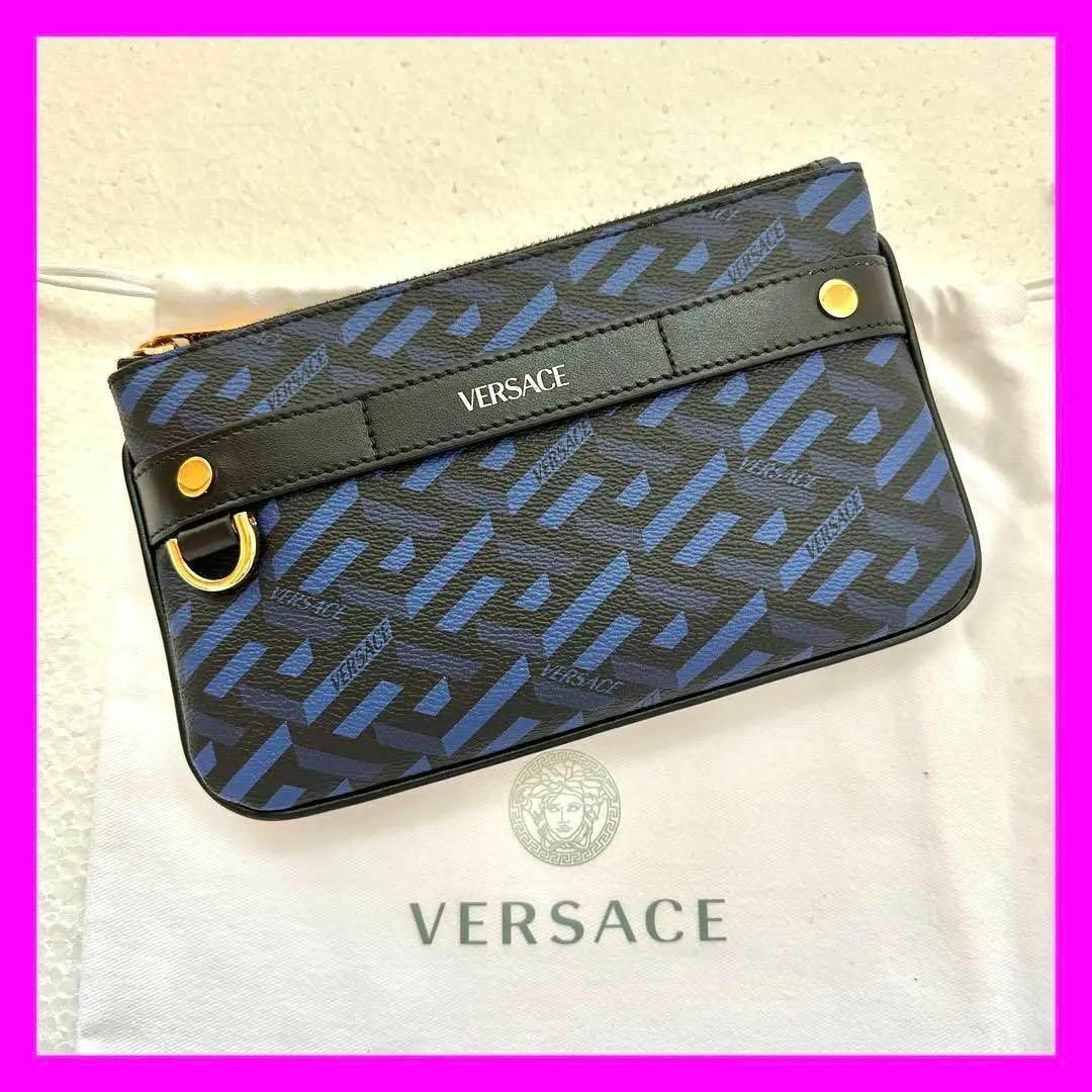 VERSACE(ヴェルサーチ)の꧁ヴェルサーチ꧂シグネチャー✨レザーポーチ✨グレカ✨Versace✨おしゃれ レディースのバッグ(ボディバッグ/ウエストポーチ)の商品写真