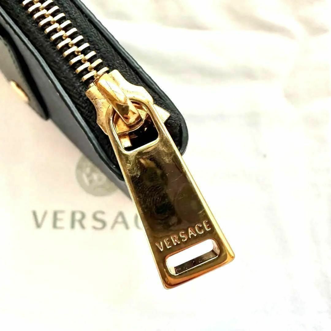 VERSACE(ヴェルサーチ)の꧁ヴェルサーチ꧂シグネチャー✨レザーポーチ✨グレカ✨Versace✨おしゃれ レディースのバッグ(ボディバッグ/ウエストポーチ)の商品写真