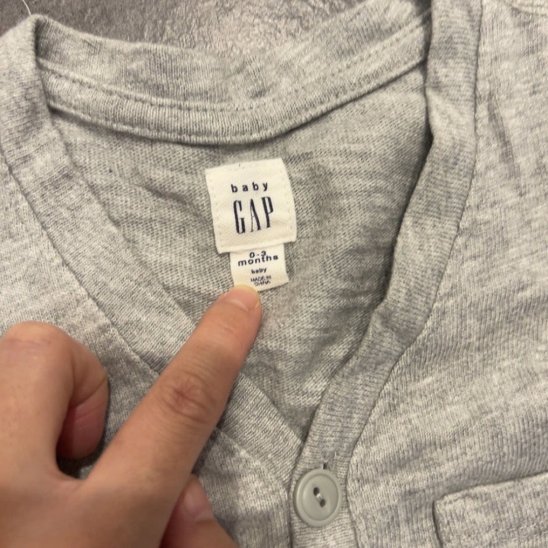 GAP(ギャップ)のGAP カーディガン　0〜3m キッズ/ベビー/マタニティのベビー服(~85cm)(カーディガン/ボレロ)の商品写真