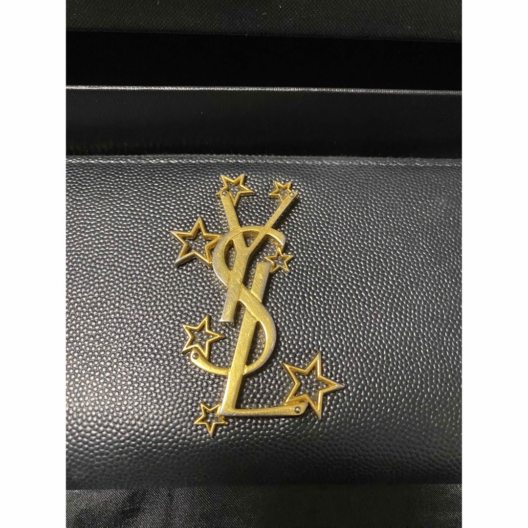 Yves Saint Laurent(イヴサンローラン)のyvessaintlaイヴサンローラン星スター黒長財布ラウンドジッピーウォレット レディースのファッション小物(財布)の商品写真