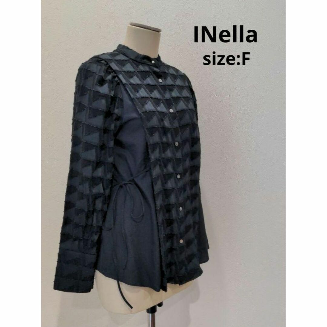 INella イネラ バンドカラー サイドリボン シャツ ブラック レディース レディースのトップス(シャツ/ブラウス(長袖/七分))の商品写真