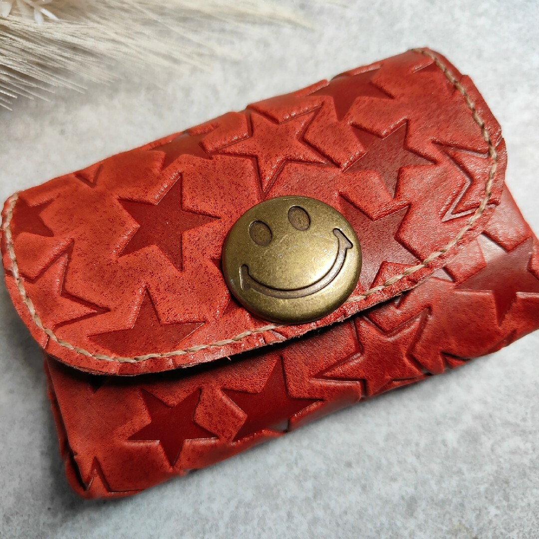 ハンドメイドスマイルボタン星柄型押し革アコーディオンポーチ　財布 ハンドメイドのファッション小物(財布)の商品写真
