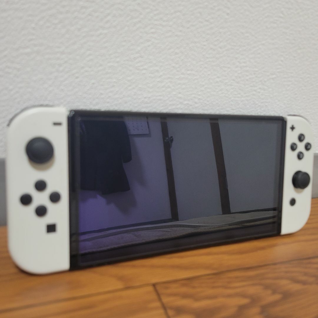 Nintendo Switch(ニンテンドースイッチ)のNintendo Switch 有機ELモデル ホワイトカラー エンタメ/ホビーのゲームソフト/ゲーム機本体(家庭用ゲーム機本体)の商品写真