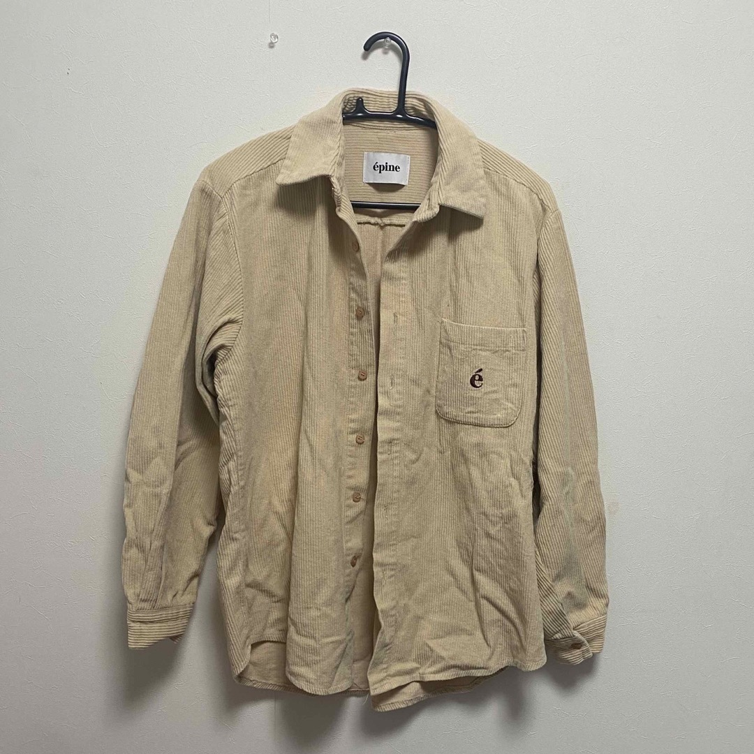 épine(エピヌ)のepine é logo corduroy big shirt beige レディースのトップス(シャツ/ブラウス(長袖/七分))の商品写真