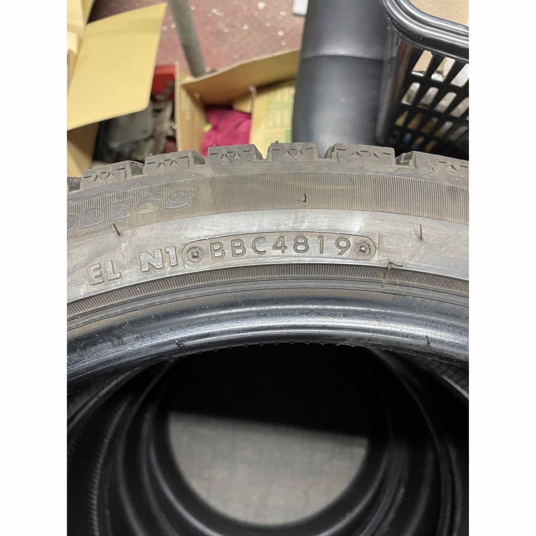 自動車VRX2 5分山残 235/40R19