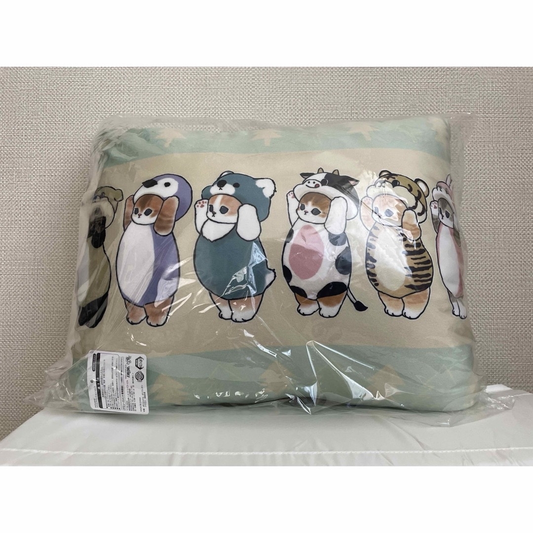 新品　mofusand　リバーシブル　スクエア　クッション エンタメ/ホビーのおもちゃ/ぬいぐるみ(キャラクターグッズ)の商品写真