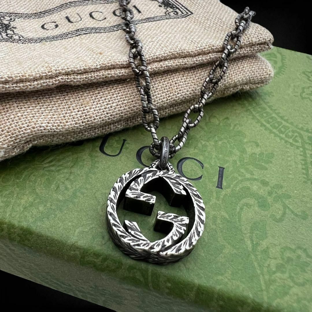 GUCCI インターロッキングG ペンダント ネックレス 燻加工 ラージサイズ-