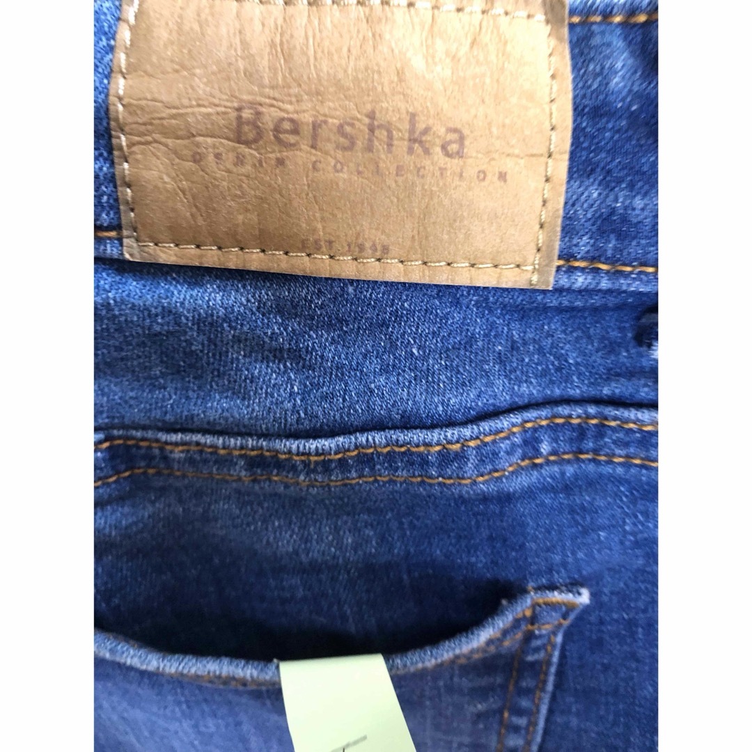 Bershka(ベルシュカ)のBershka メンズ スキニーダメージジーンズ Lサイズ フォロー割引あり メンズのパンツ(デニム/ジーンズ)の商品写真