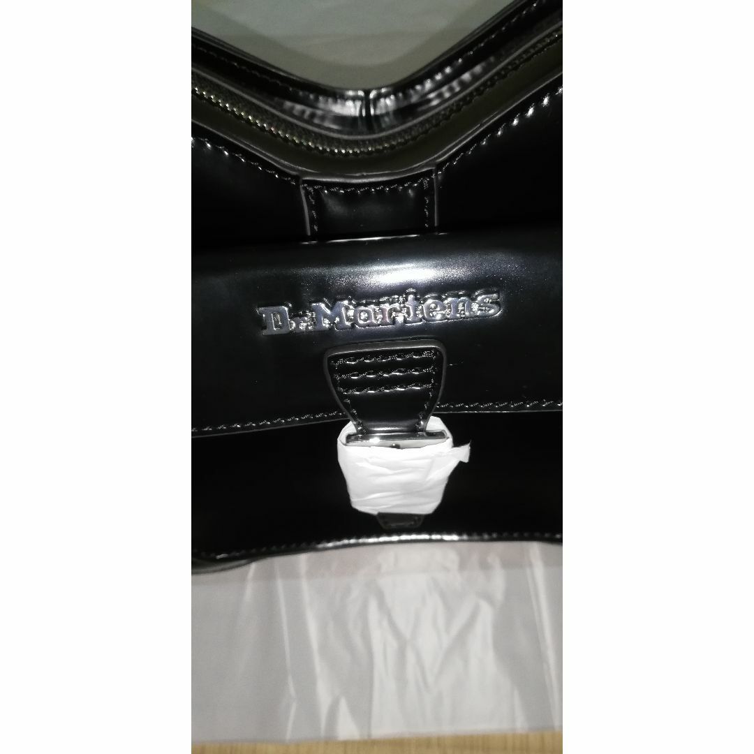 Dr.Martens(ドクターマーチン)のDr.Martens  ドクターマーチン リボン型2wayバッグ  新品定価以下 レディースのバッグ(ショルダーバッグ)の商品写真