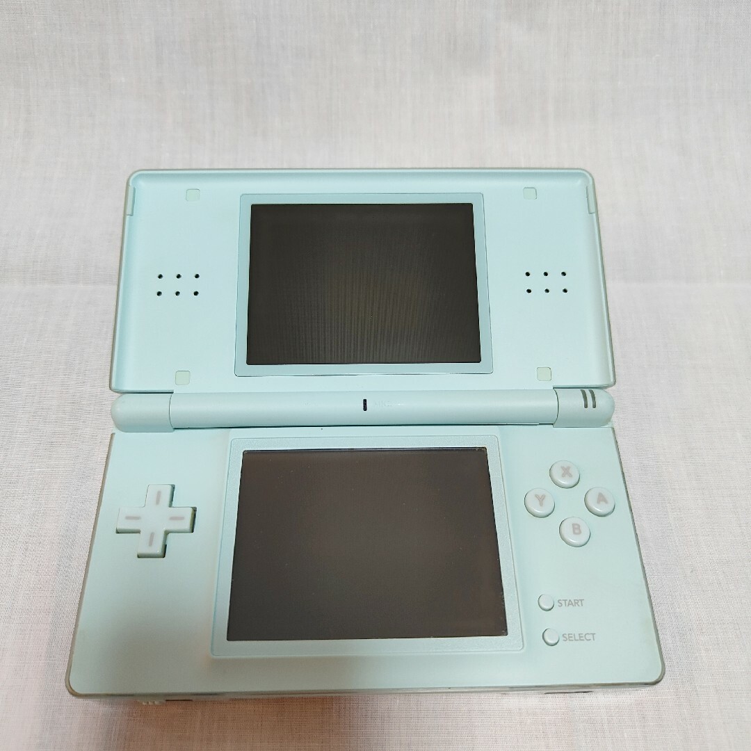 ニンテンドーDS(ニンテンドーDS)のNINTENDO DS Lite　アイスブルー エンタメ/ホビーのゲームソフト/ゲーム機本体(携帯用ゲーム機本体)の商品写真