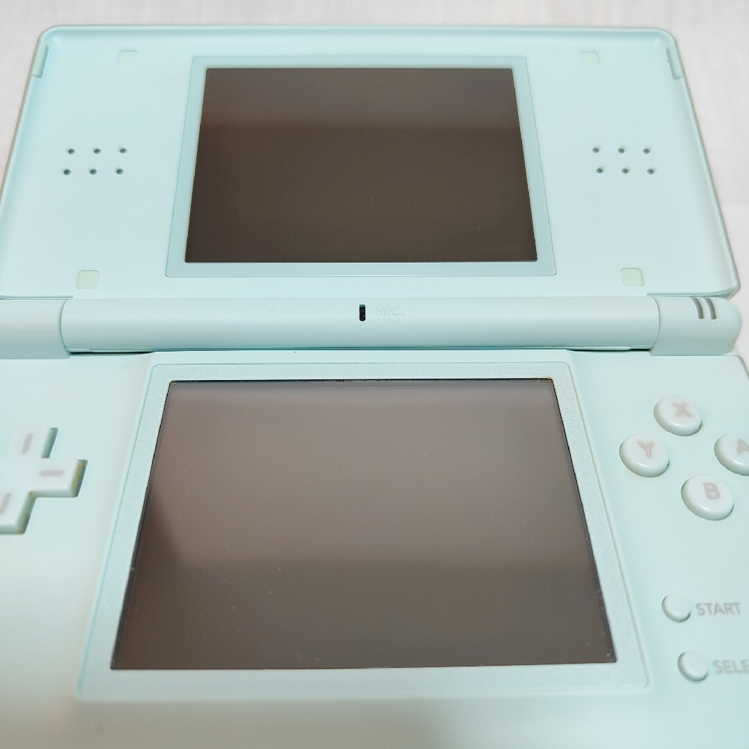 ニンテンドーDS(ニンテンドーDS)のNINTENDO DS Lite　アイスブルー エンタメ/ホビーのゲームソフト/ゲーム機本体(携帯用ゲーム機本体)の商品写真