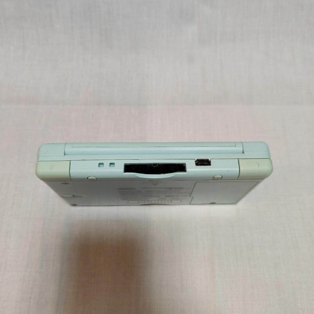 ニンテンドーDS(ニンテンドーDS)のNINTENDO DS Lite　アイスブルー エンタメ/ホビーのゲームソフト/ゲーム機本体(携帯用ゲーム機本体)の商品写真