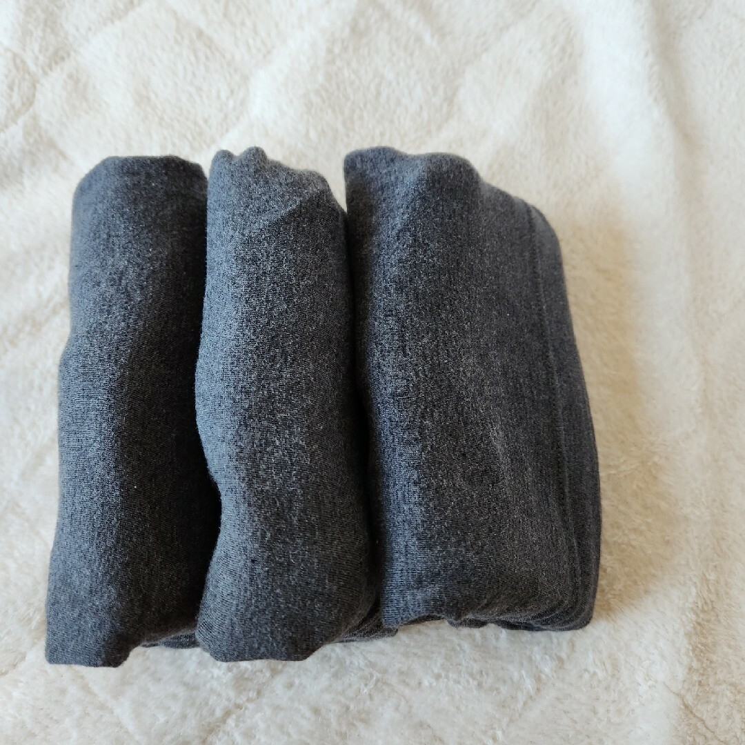 【無印】黒とグレー計4枚　Sｻｲｽﾞあったか綿Uネック　8分袖 レディースの下着/アンダーウェア(アンダーシャツ/防寒インナー)の商品写真