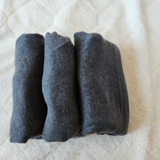 【無印】黒とグレー計4枚　Sｻｲｽﾞあったか綿Uネック　8分袖(アンダーシャツ/防寒インナー)