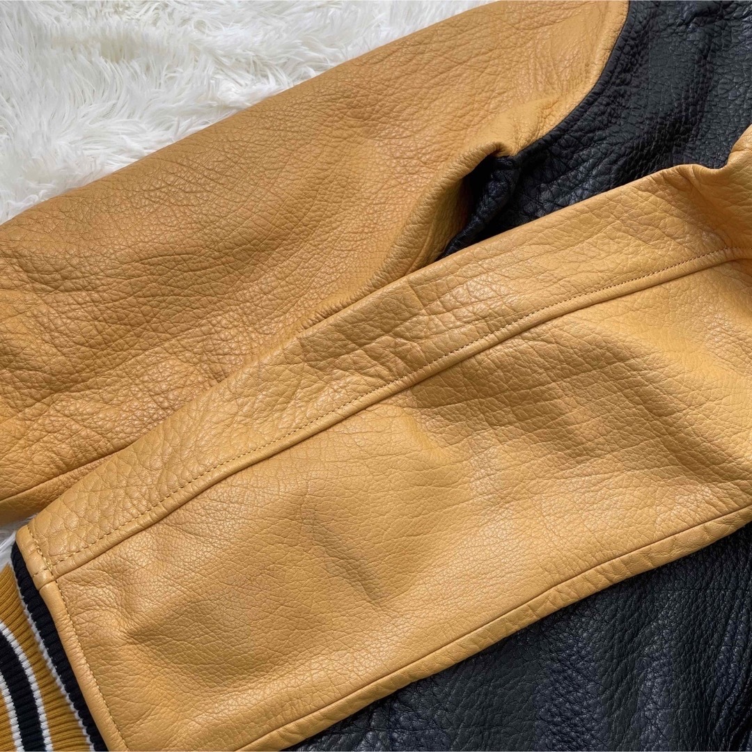 ZARA(ザラ)のZARA 水牛革 レザースタジャン ブラックｘマスタードM メンズのジャケット/アウター(スタジャン)の商品写真
