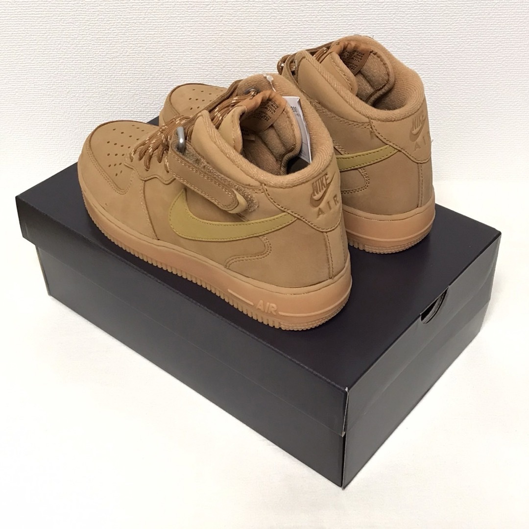 NIKE(ナイキ)の24《新品》AIR FORCE 1 MID ウイート FLAX エアフォース レディースの靴/シューズ(スニーカー)の商品写真