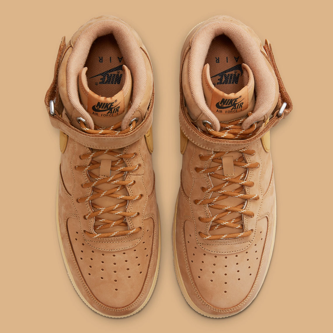 NIKE(ナイキ)の24《新品》AIR FORCE 1 MID ウイート FLAX エアフォース レディースの靴/シューズ(スニーカー)の商品写真