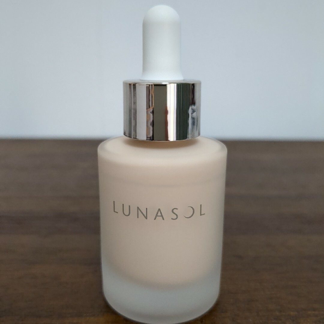 LUNASOL(ルナソル)のLUNASOL　カラーオイルセラムN01 コスメ/美容のベースメイク/化粧品(ファンデーション)の商品写真