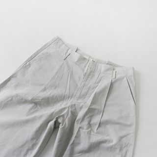 エヴァムエヴァ(evam eva)の2020SS エヴァムエヴァ evam eva cotton tuck pants コットンタックパンツ 2/ライトグレー系 ボトムス テーパード【2400013567718】(カジュアルパンツ)