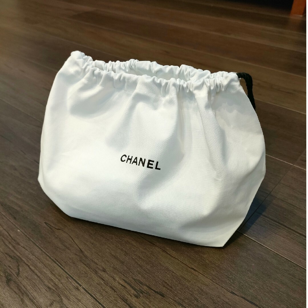 CHANEL(シャネル)のCHANEL巾着 レディースのファッション小物(ポーチ)の商品写真