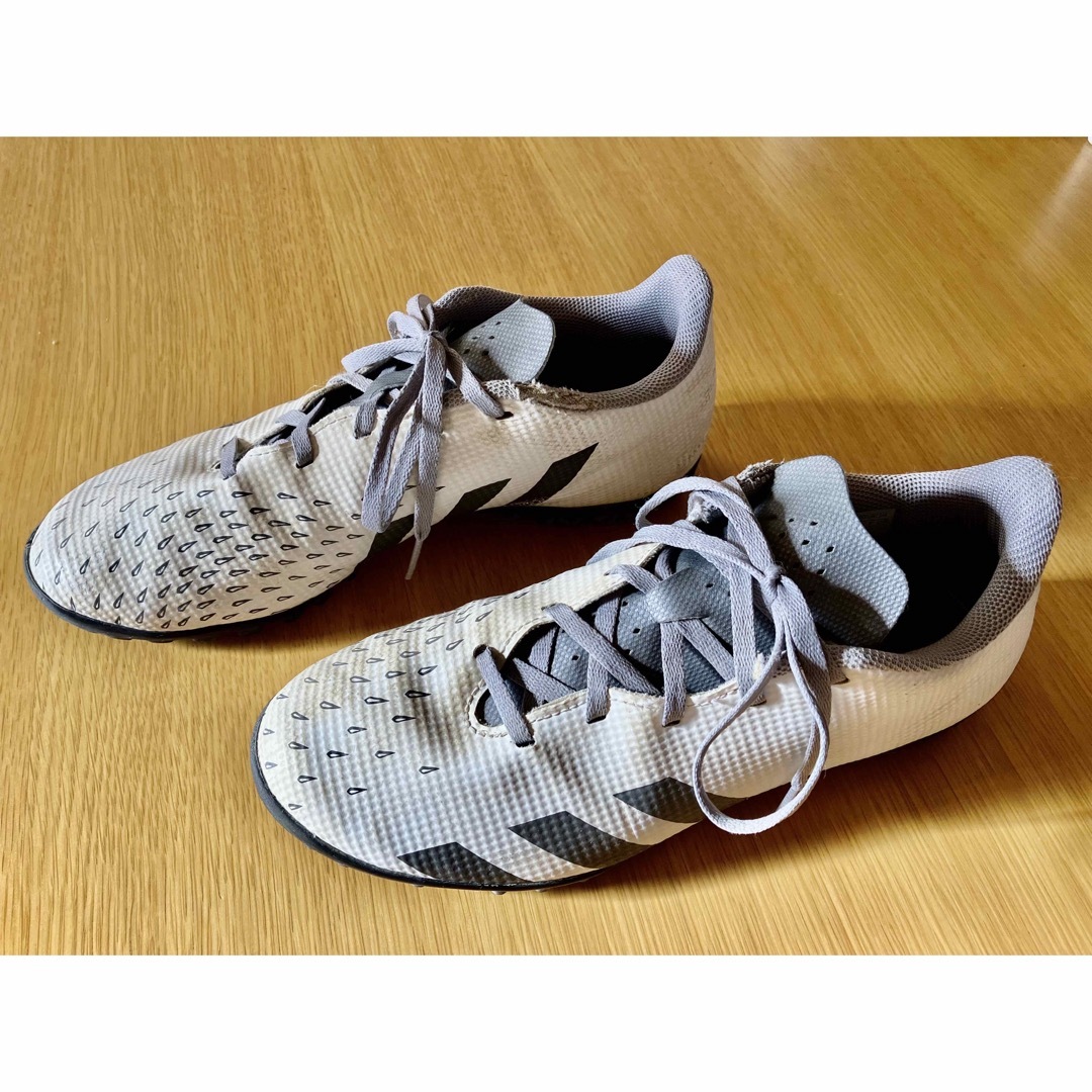 adidas(アディダス)のサトボンヌ様専用adidas アディダス プレデター トレーニングシューズ  スポーツ/アウトドアのサッカー/フットサル(シューズ)の商品写真