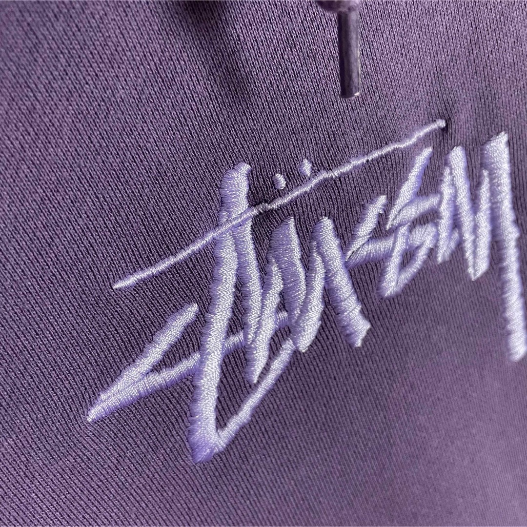 STUSSY(ステューシー)の【希少カラー】STUSSY センター 刺繍ロゴ 人気デザイン パーカー 即完売 メンズのトップス(パーカー)の商品写真