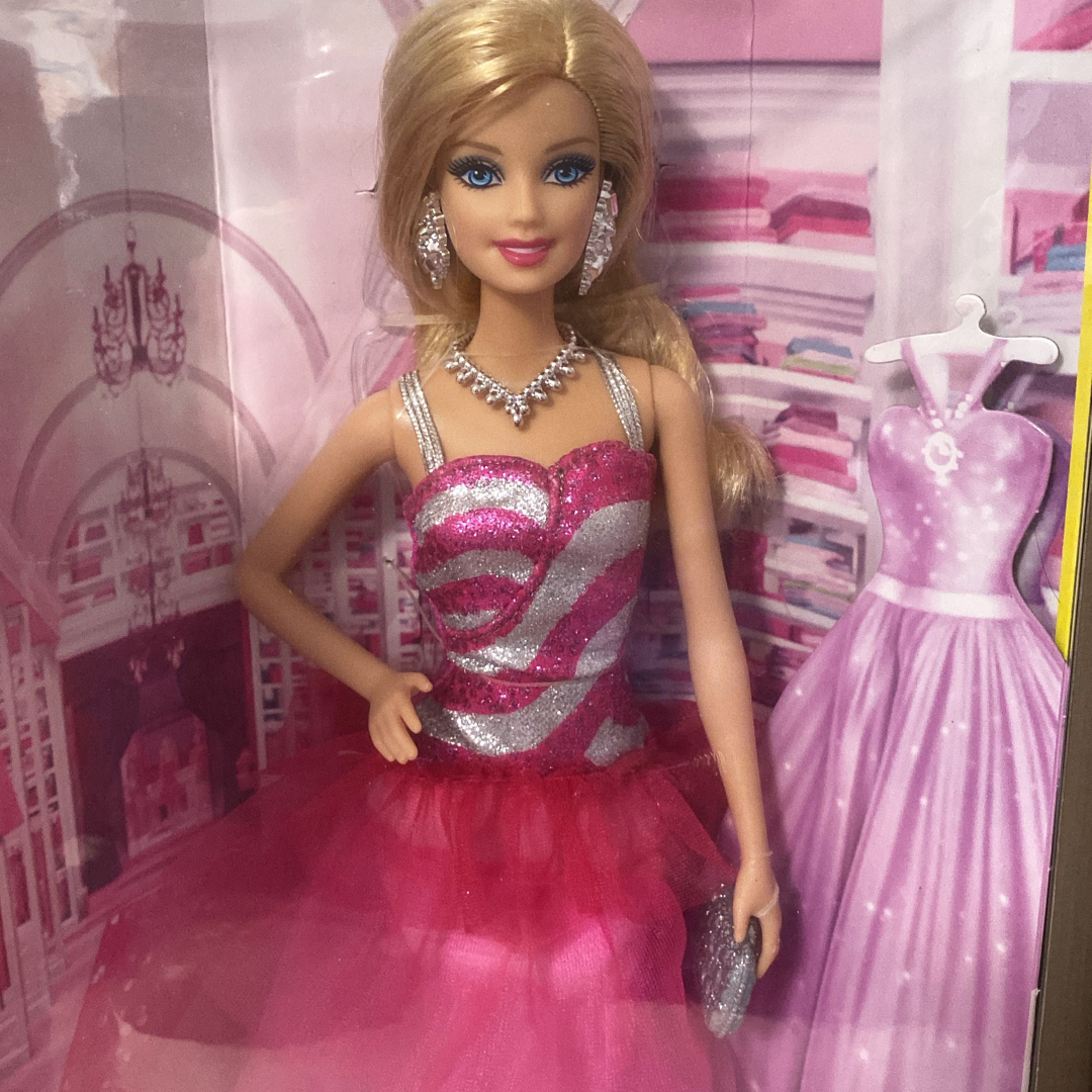 Barbie(バービー)の【専用】　バービー人形　フリルドレス　セット エンタメ/ホビーのおもちゃ/ぬいぐるみ(キャラクターグッズ)の商品写真