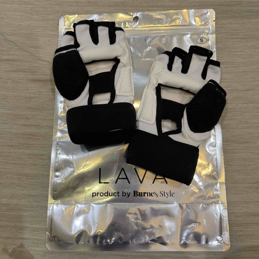 LAVA 美品 グローブ&シューズ 暗闇キックボクシング - ヨガ LAVA 美品 グローブ&シューズ 暗闇キックボクシング - ヨガ