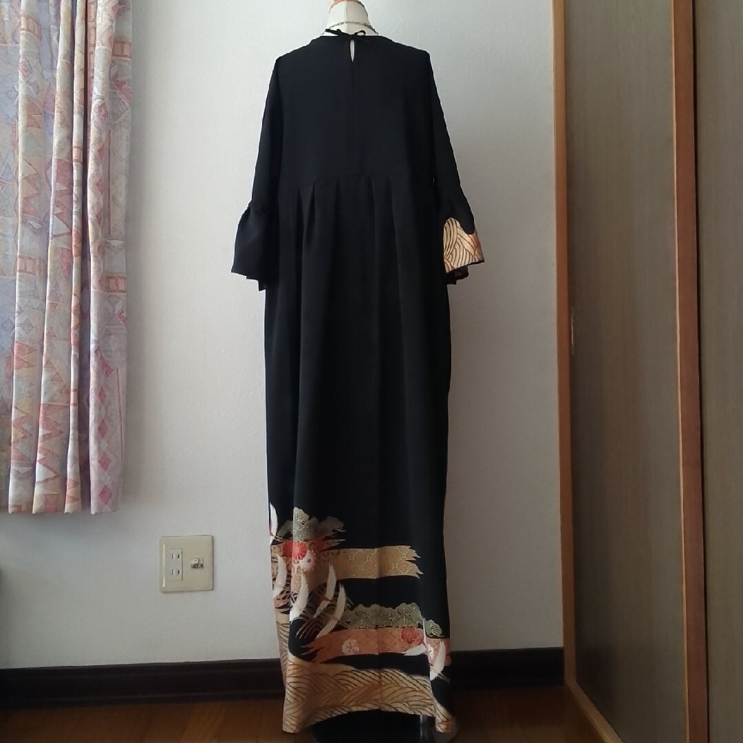 着物リメイクワンピース留袖ドレス飛鶴群 レディースのフォーマル/ドレス(ロングドレス)の商品写真