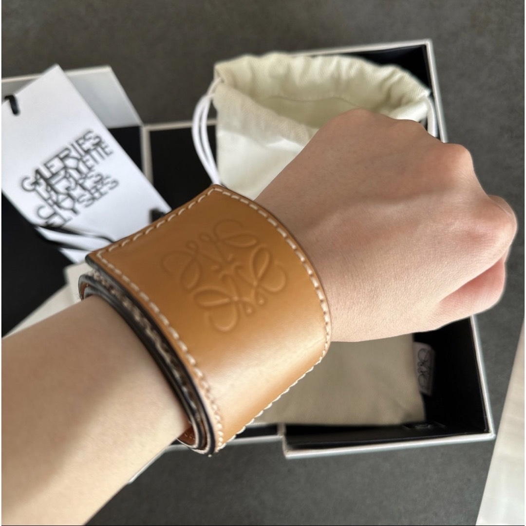LOEWE ロエベ ロエベSLAP BRACELET スラップ ブレスレットカラーTAN LOEWE ロエベ ロエベSLAP BRACELET スラップ ブレスレットカラーTAN