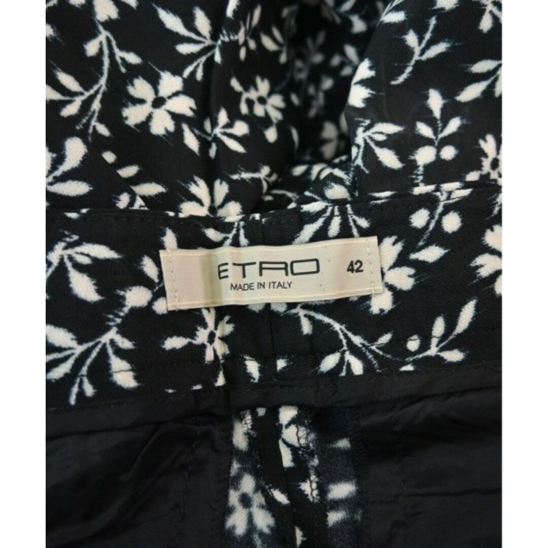 ETRO(エトロ)のETRO エトロ パンツ（その他） 42(M位) 黒xアイボリーx青(花柄) 【古着】【中古】 レディースのパンツ(その他)の商品写真