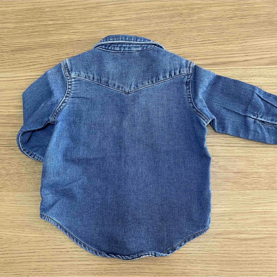 GAP Kids(ギャップキッズ)の【美品】【値下げ】 GAP デニムシャツ 90cm キッズ/ベビー/マタニティのキッズ服男の子用(90cm~)(ジャケット/上着)の商品写真