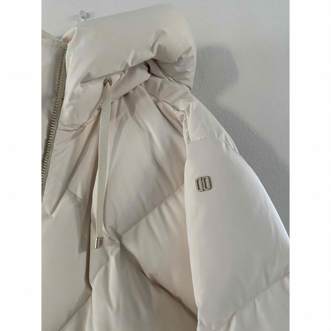 DUNO(デュノ)のDUNO デュノ PEGGIE ホワイト　希少38 Sサイズ レディースのジャケット/アウター(ダウンジャケット)の商品写真