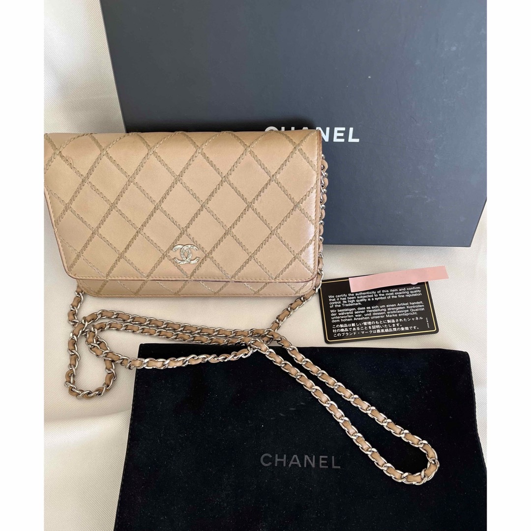 CHANEL(シャネル)のシャネル CHANEL チェーンウォレット ココマーク   長財布 ベージュ レディースのファッション小物(財布)の商品写真