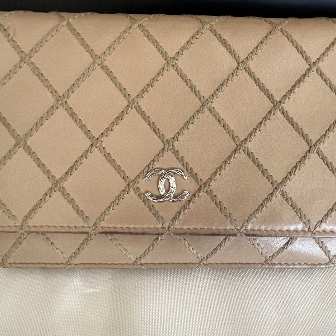 CHANEL(シャネル)のシャネル CHANEL チェーンウォレット ココマーク   長財布 ベージュ レディースのファッション小物(財布)の商品写真