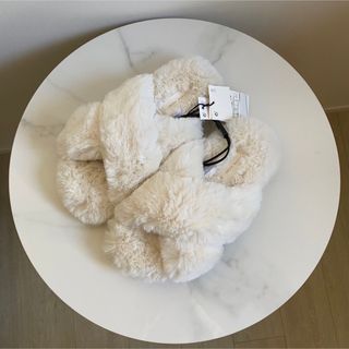 ZARA HOME フェイクファークロスストラップ スリッパ ルームシューズ 白