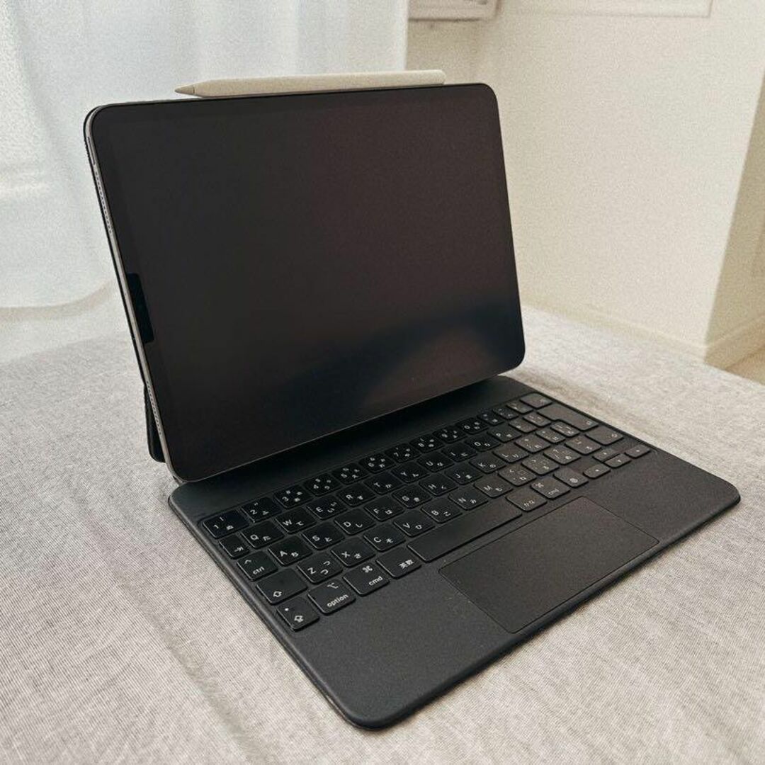 Apple(アップル)のiPad Pro11インチ 第二世代(Magic Keyboard付き) スマホ/家電/カメラのPC/タブレット(タブレット)の商品写真