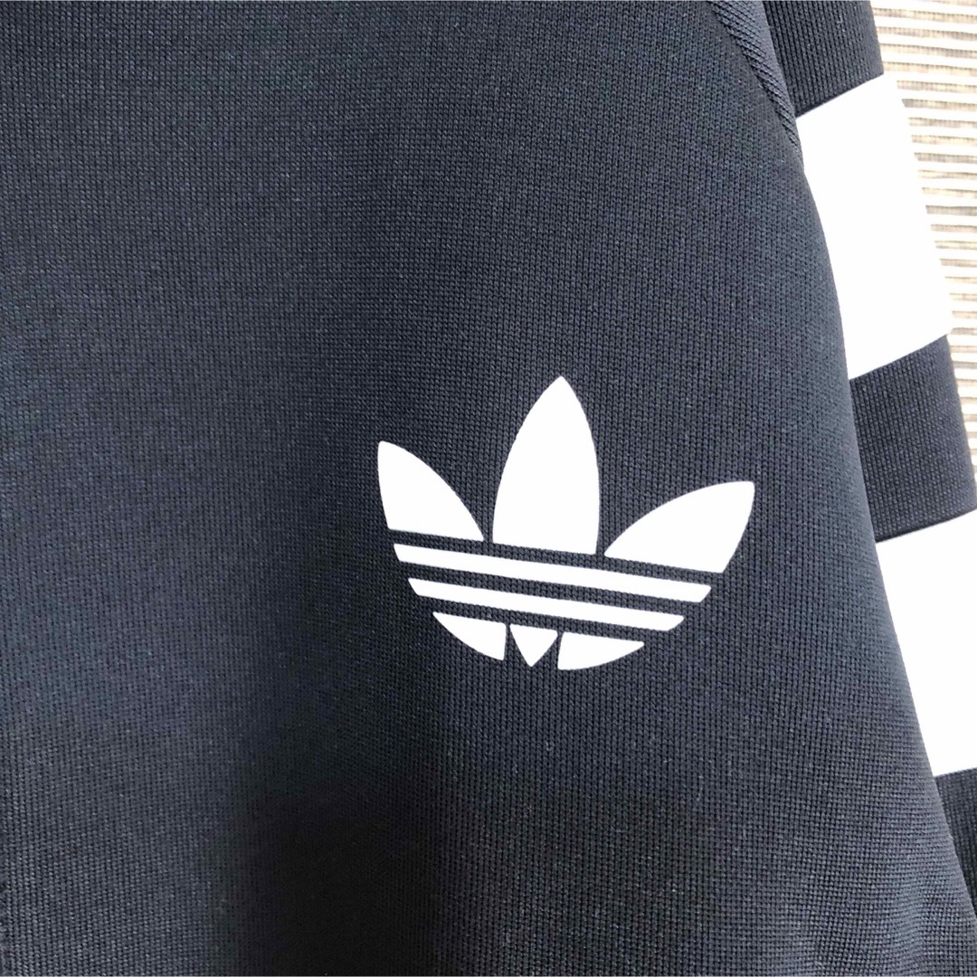 Originals（adidas）(オリジナルス)の【アディダス】ジャージトラックジャケット　トレフォイルロゴ　黒白　デカロゴKZ メンズのトップス(ジャージ)の商品写真